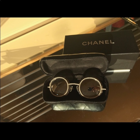 Chanel sunglasses new with defect - Picture 2 of 7